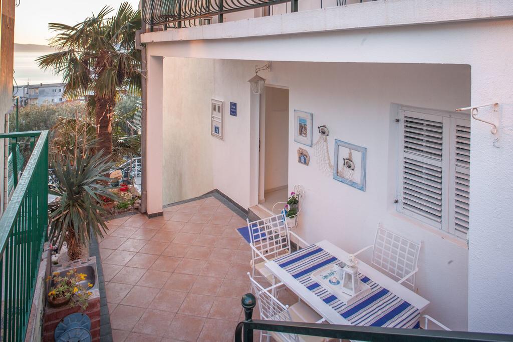 Kairos Apartment